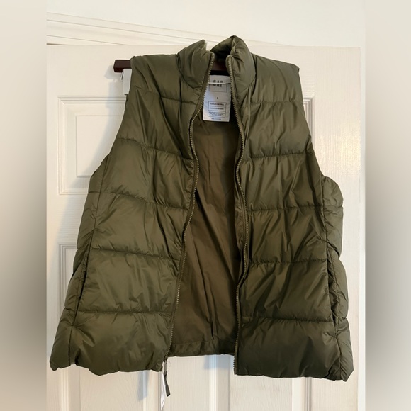 GAP Jackets & Blazers - NWT GAP Puffer Vest